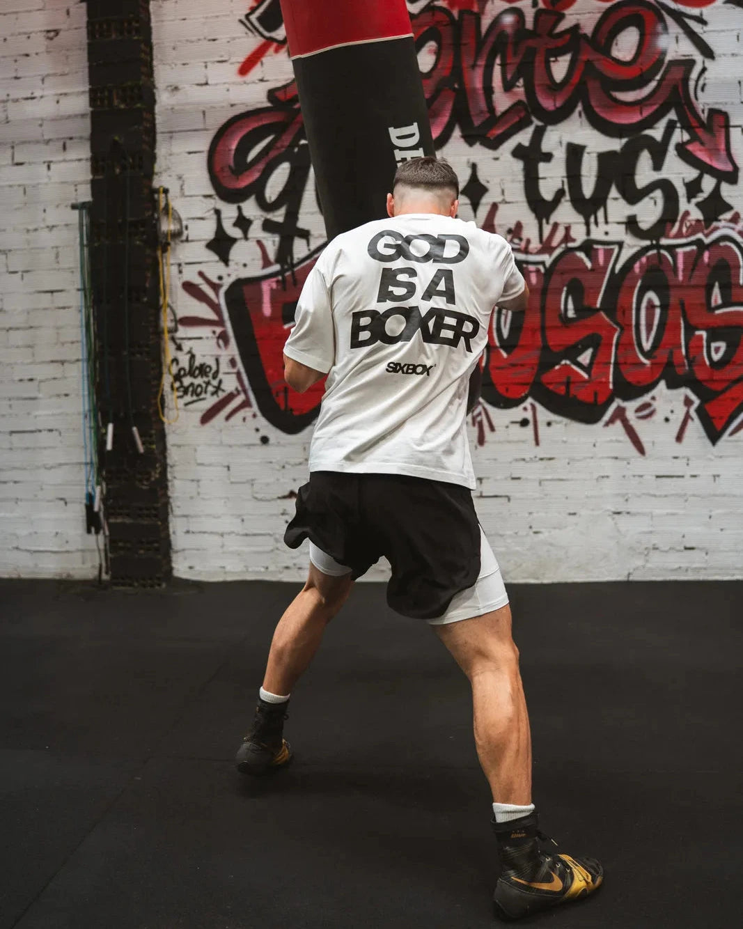 Camiseta God is a Boxer