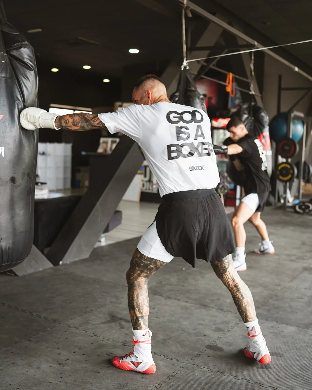 Camiseta God is a Boxer