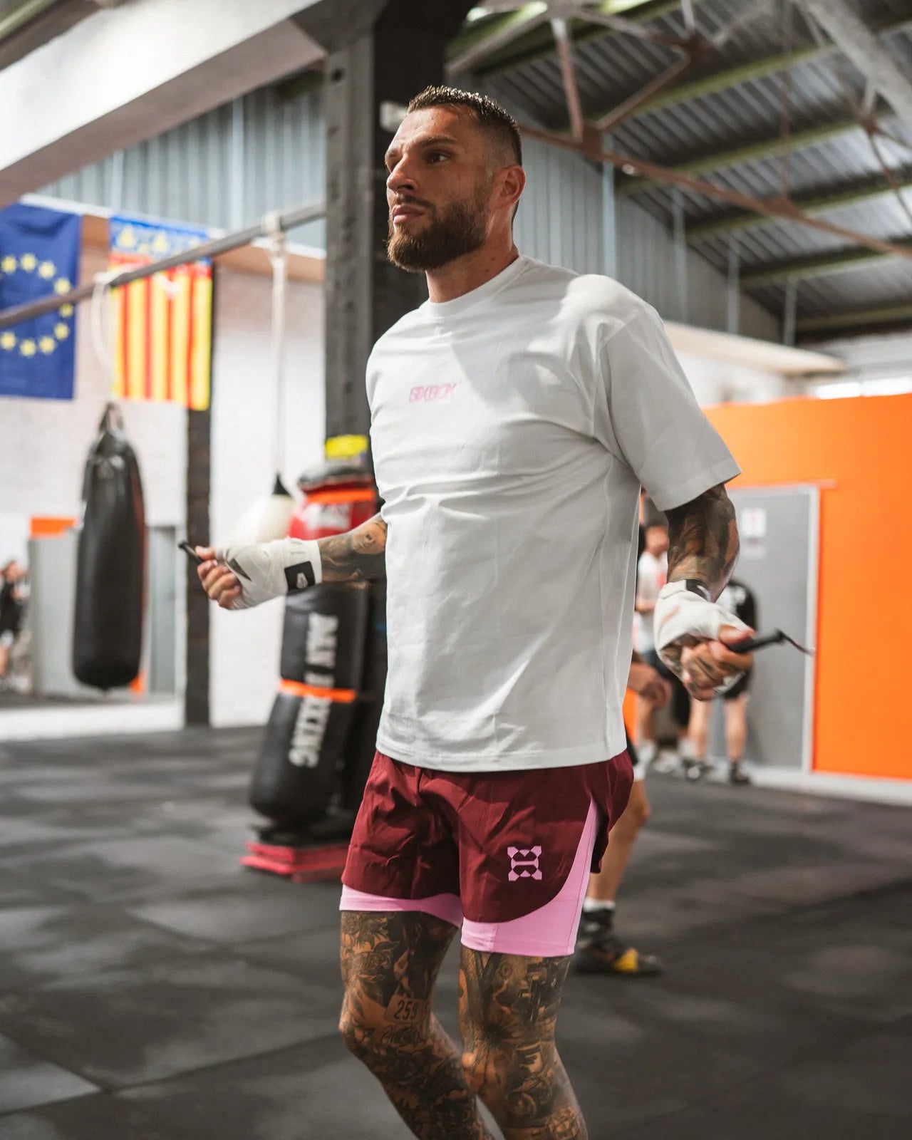 Conjunto Rosa · Camiseta Built For This Sh*t + Short Discipline