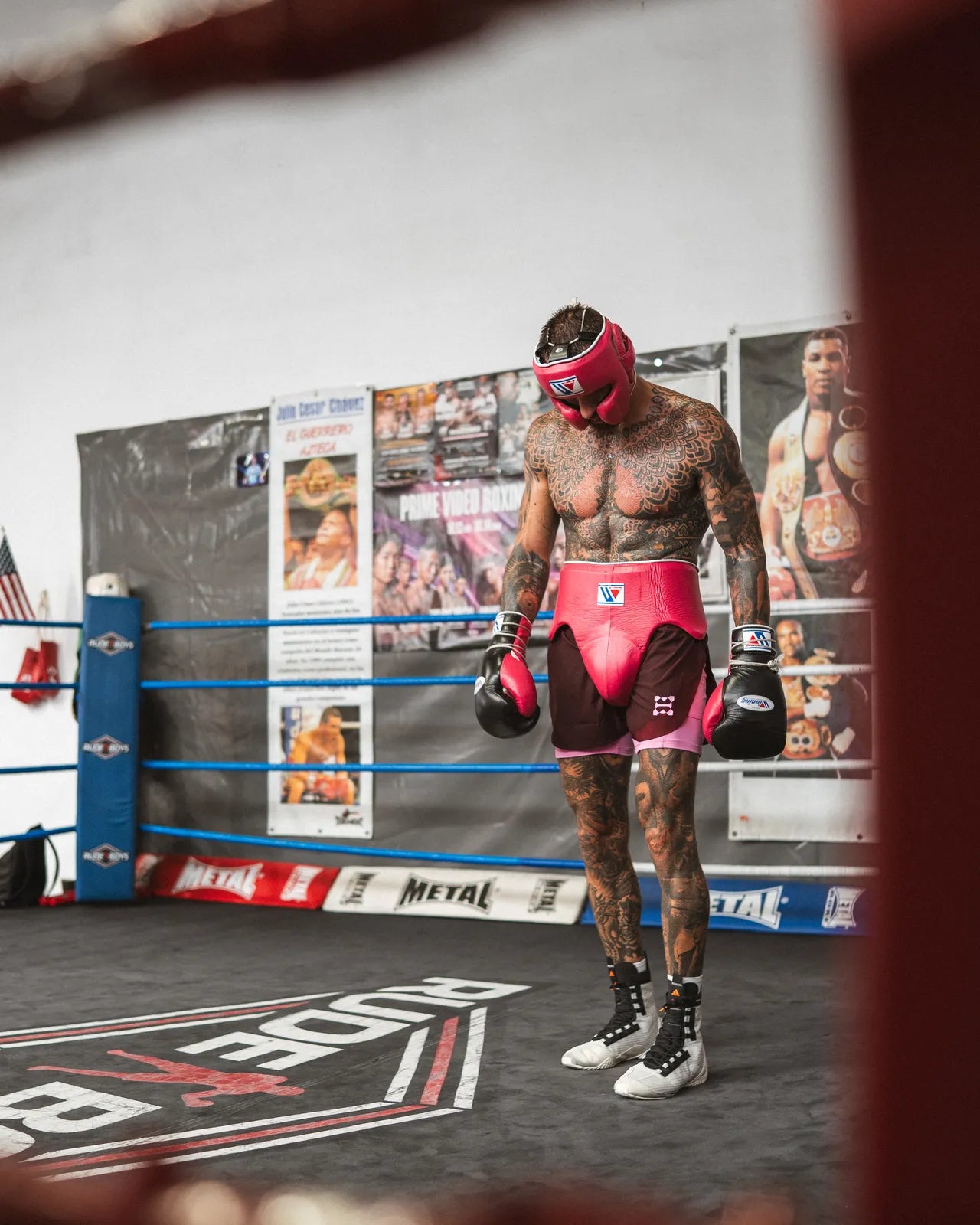 Conjunto Rosa · Camiseta Built For This Sh*t + Short Discipline